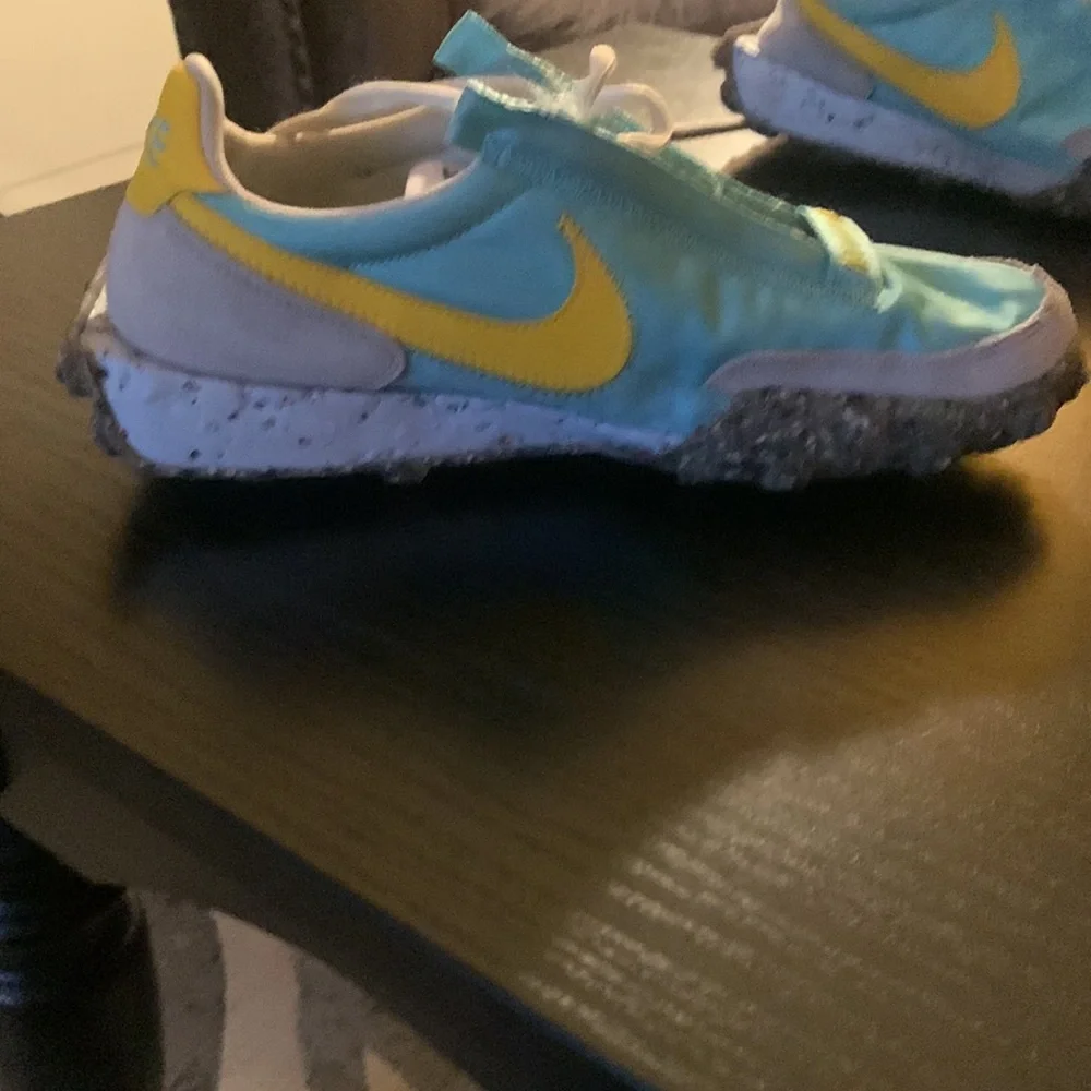 COPY - NIKE Light blue yellow RUNNING SNEAKERS Women size 7 - Picture 3 of 11